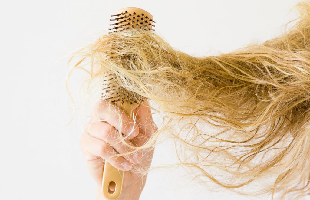 bleached damaged hair brush tangled closeup avoiding bleach damaged hair toppik hair blog