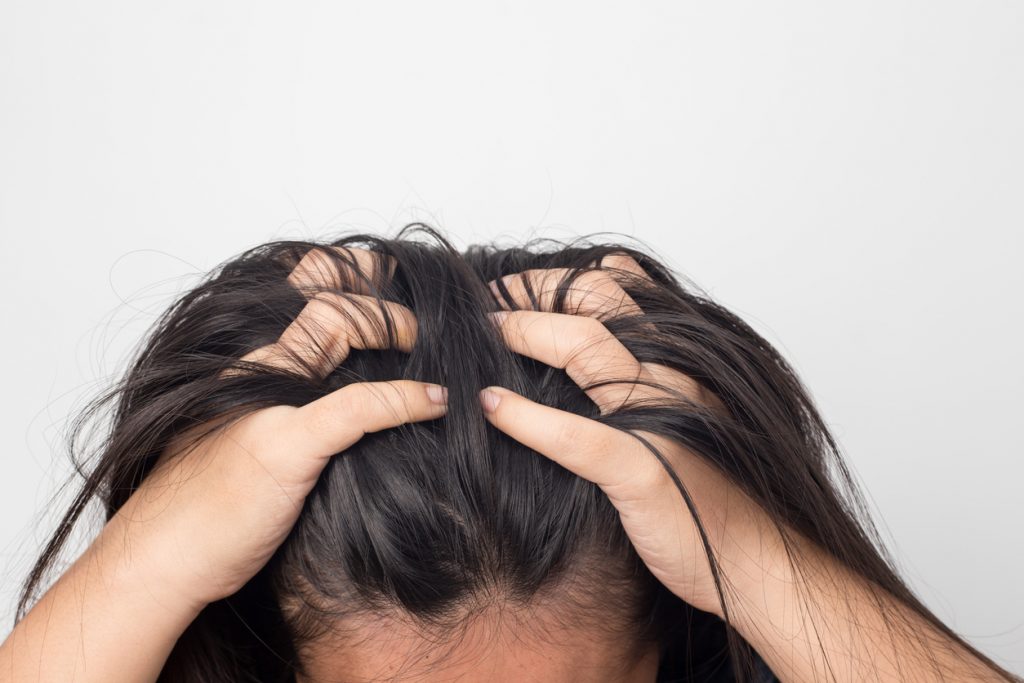 close up scalp woman itching black hair dealing with scalp folliculitis toppik hair blog